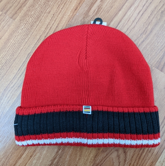 3/$15 Hudson's Bay unisex Red Canadiana Toque - Picture 4 of 4
